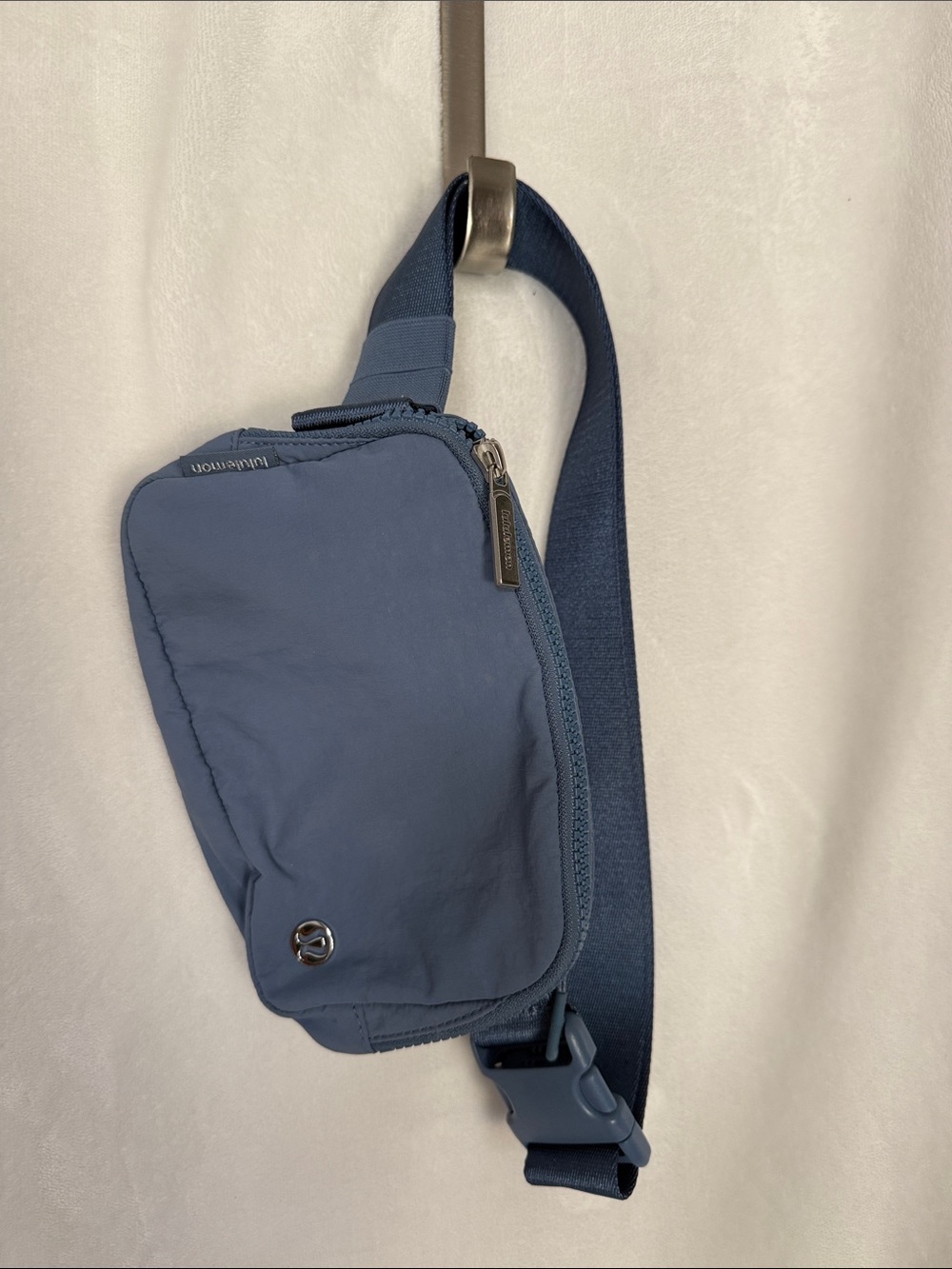 lululemon athletica blue sling belt bag